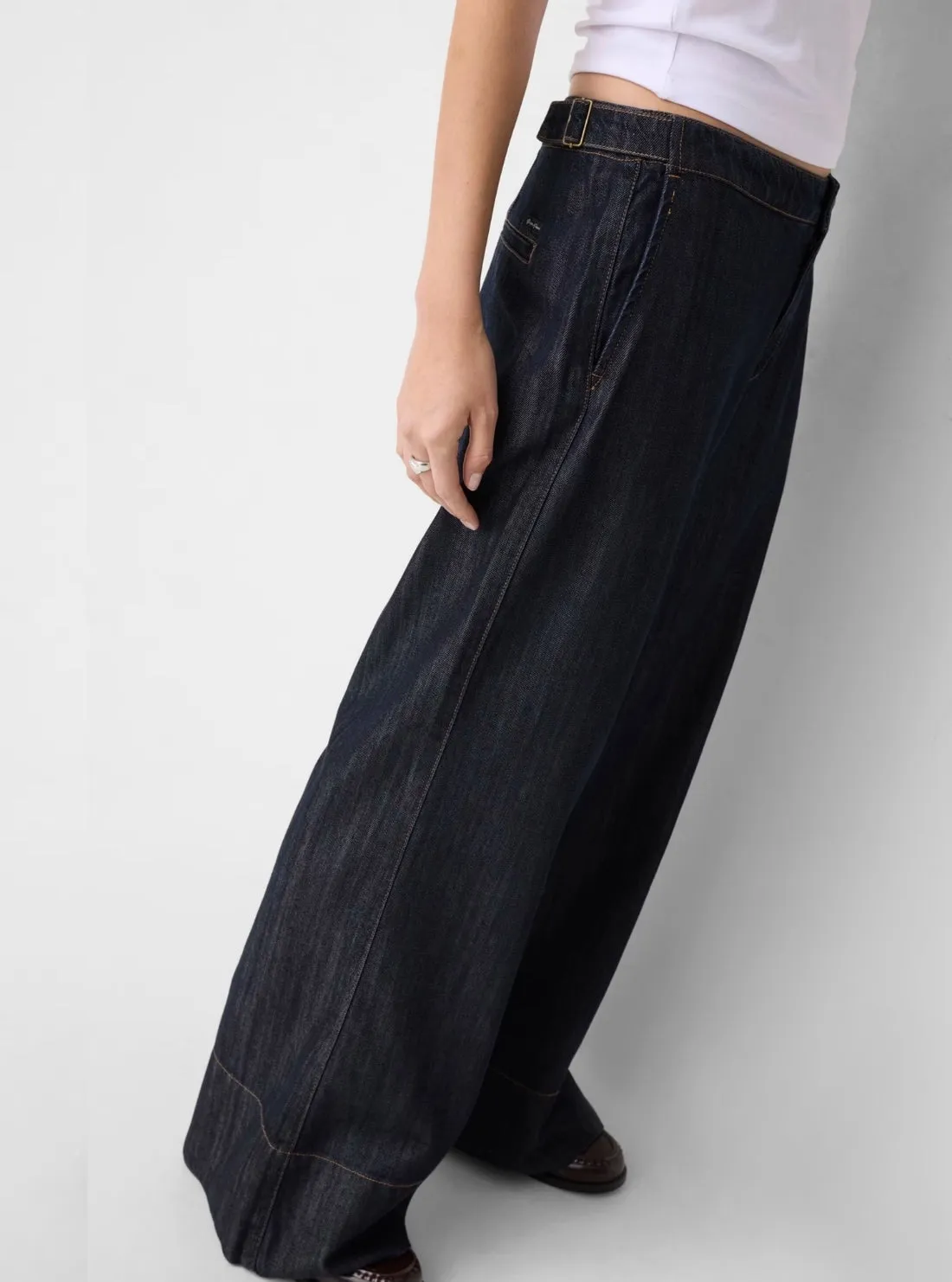 Celana Jeans Wanita Guess Low Rise Extra Wide Chino